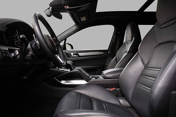 Porsche Cayenne 21 of 28