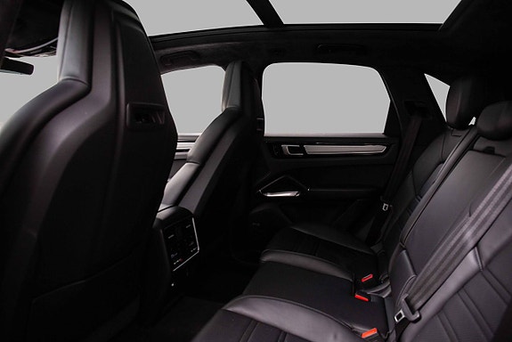 Porsche Cayenne 22 of 28