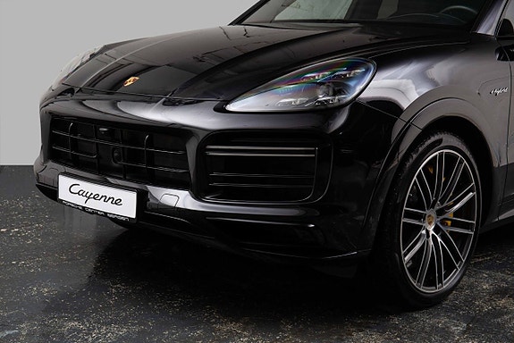Porsche Cayenne 28 of 28