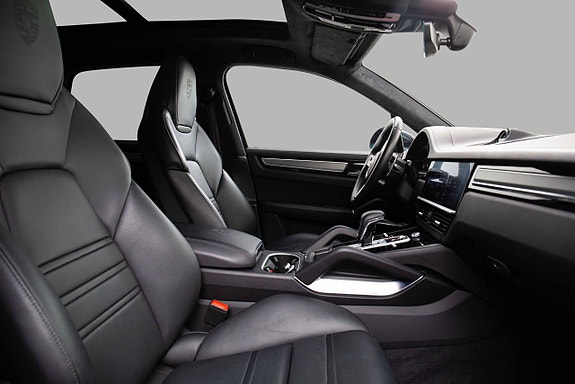 Porsche Cayenne 25 of 28