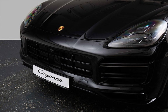Porsche Cayenne 3 of 28