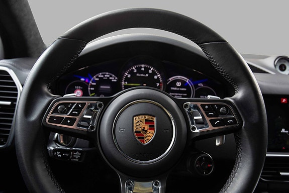 Porsche Cayenne 13 of 28
