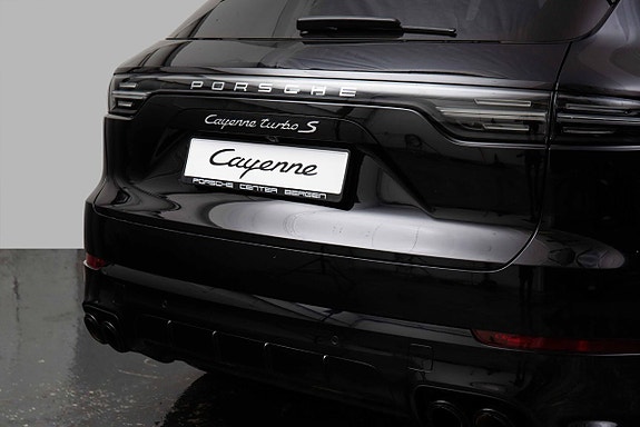 Porsche Cayenne 9 of 28