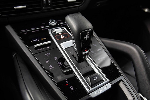 Porsche Cayenne 15 of 28