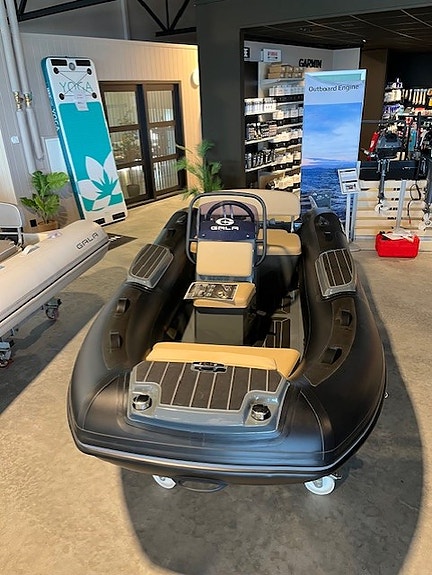 Gala  330 Deluxe overligger 2024