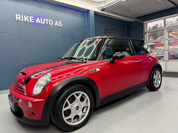 MINI Cooper S 4 of 5