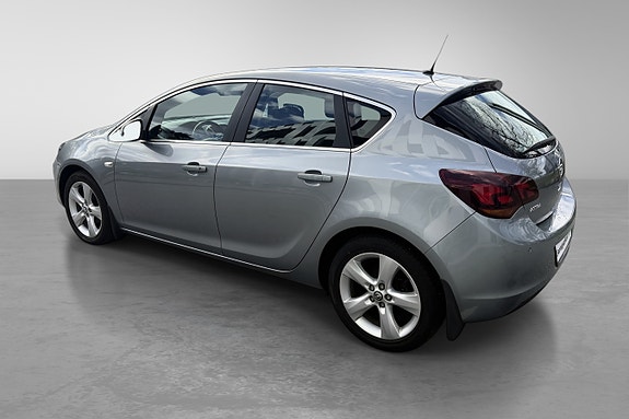 Opel Astra 9 of 30