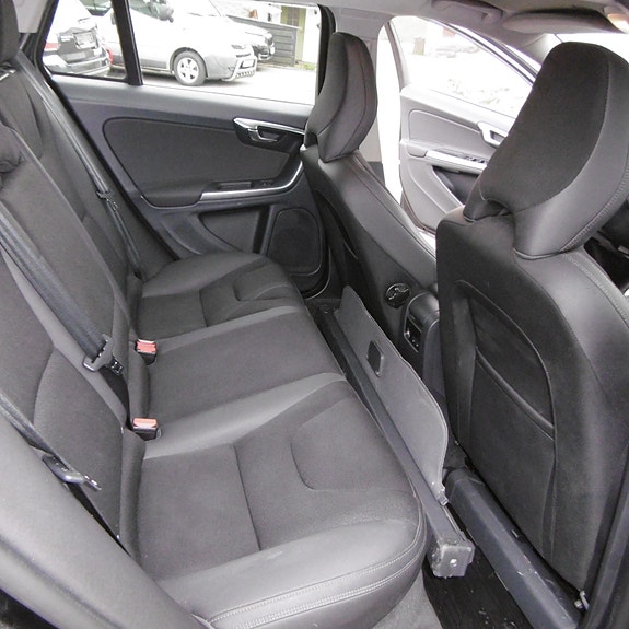 Volvo V60 18 of 23