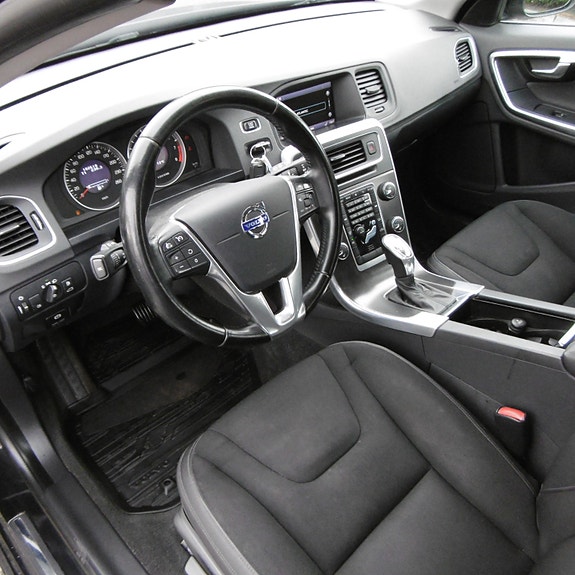 Volvo V60 11 of 23