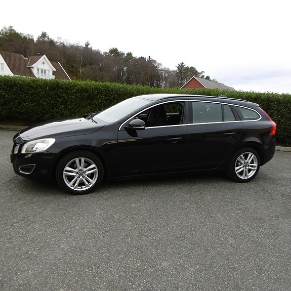 Volvo V60 2 of 23