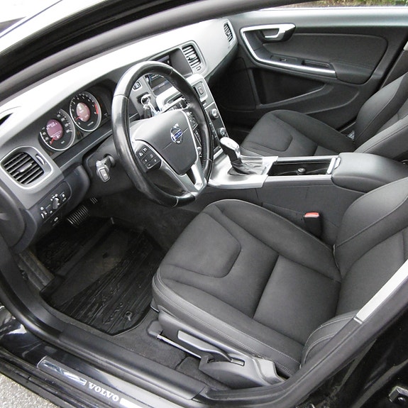 Volvo V60 13 of 23