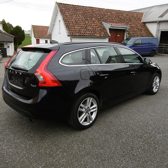 Volvo V60 7 of 23