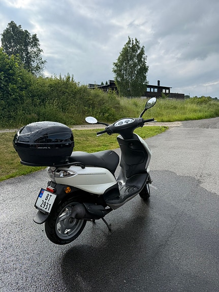 Piaggio Fly 50 2 of 5