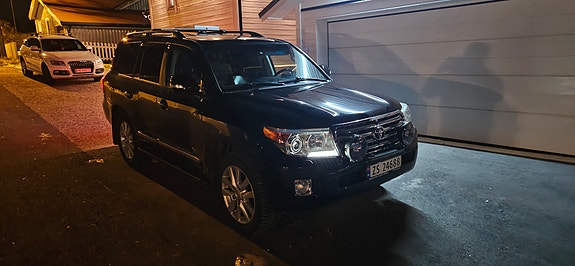 Toyota Land Cruiser 2 of 14