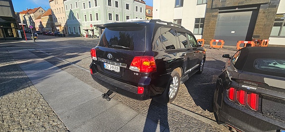 Toyota Land Cruiser 7 of 14