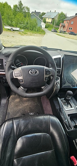 Toyota Land Cruiser 3 of 14