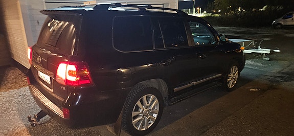 Toyota Land Cruiser 4 of 14
