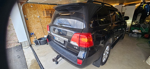 Toyota Land Cruiser 8 of 14