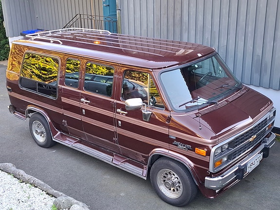 Chevrolet Starcraft 2 of 5