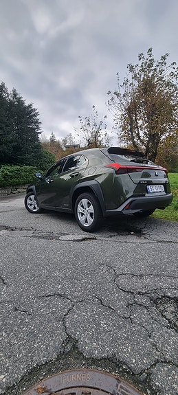 Lexus UX250h 8 of 16