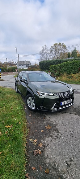 Lexus UX250h 2 of 16