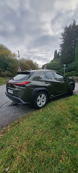 Lexus UX250h 6 of 16