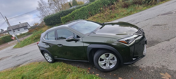 Lexus UX250h 3 of 16
