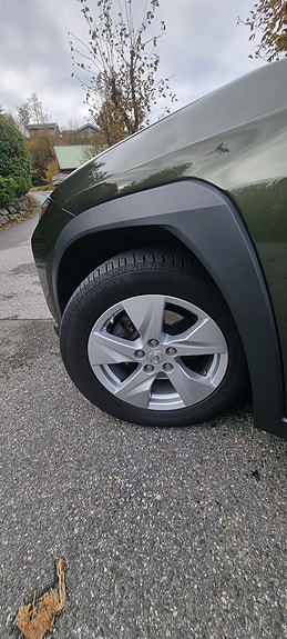 Lexus UX250h 10 of 16
