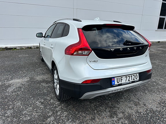 Volvo V40 Cross Country 5 of 15
