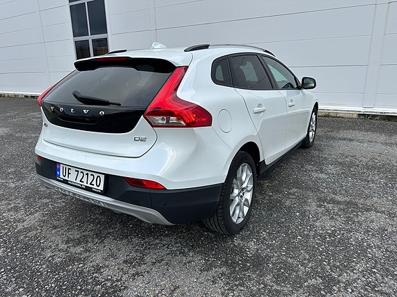 Volvo V40 Cross Country 4 of 15