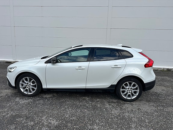 Volvo V40 Cross Country 8 of 15
