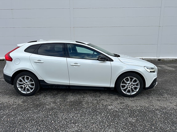 Volvo V40 Cross Country 7 of 15