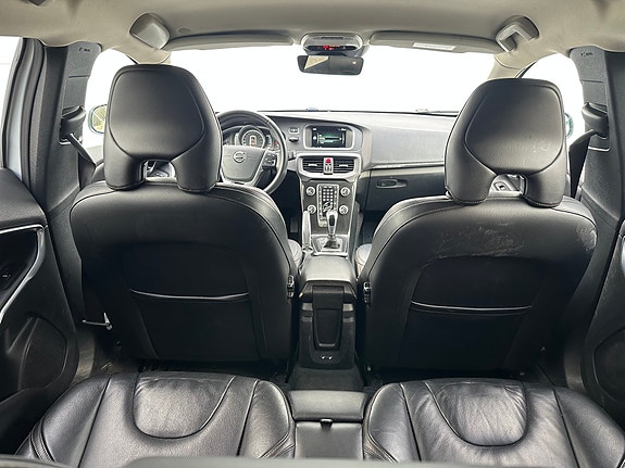 Volvo V40 Cross Country 11 of 15