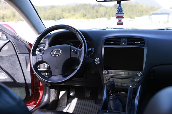 Lexus IS220d 13 of 30