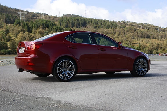 Lexus IS220d 10 of 30