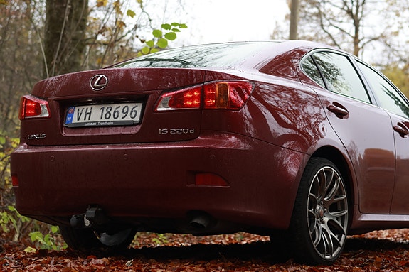 Lexus IS220d 21 of 30