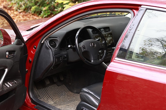Lexus IS220d 30 of 30