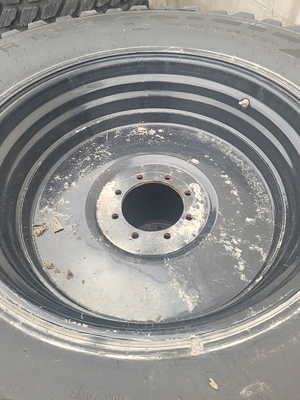 Vinterdekk til T-Serie Valtra, kun brukt 1 sesong