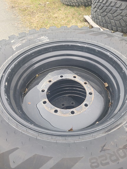 Vinterdekk til T-Serie Valtra, kun brukt 1 sesong