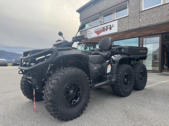 Can-Am Outlander MAX 6x6 1000R BACKCOUNTRY T 2 of 3