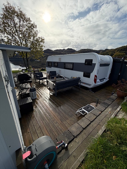 Hobby 650 KFU med Stor isocamp, fastplass på Åpta camping, rett ved stranda. 11 of 30