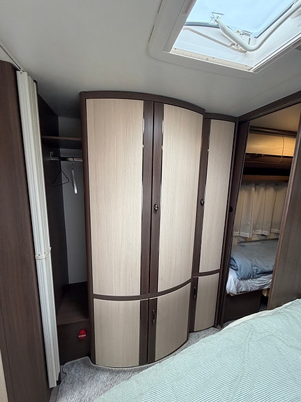 Hobby 650 KFU med Stor isocamp, fastplass på Åpta camping, rett ved stranda. 21 of 30