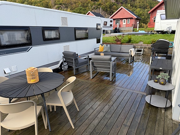 Hobby 650 KFU med Stor isocamp, fastplass på Åpta camping, rett ved stranda. 14 of 30