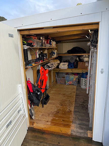 Hobby 650 KFU med Stor isocamp, fastplass på Åpta camping, rett ved stranda. 19 of 30