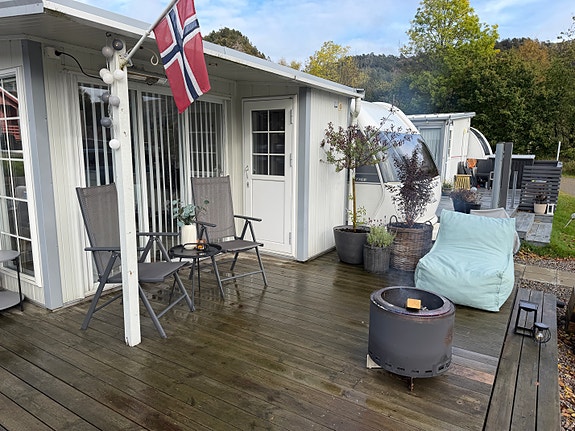 Hobby 650 KFU med Stor isocamp, fastplass på Åpta camping, rett ved stranda. 15 of 30