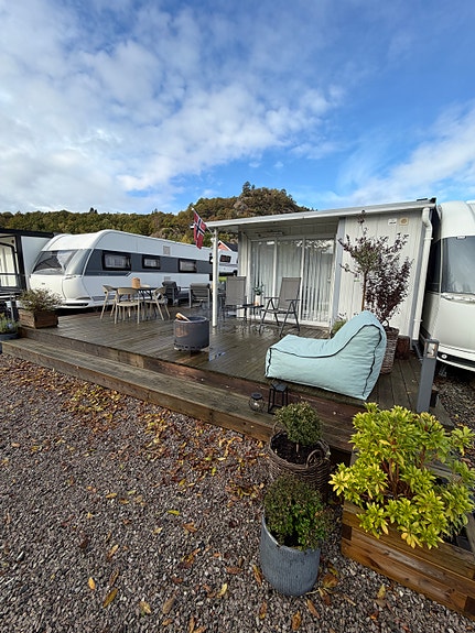 Hobby 650 KFU med Stor isocamp, fastplass på Åpta camping, rett ved stranda. 12 of 30