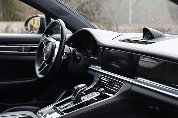 Porsche Panamera 16 of 30