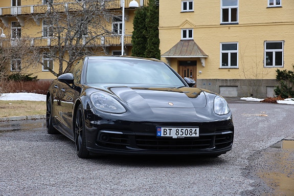 Porsche Panamera 4 of 30