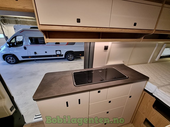 Hobby OnTour Van 640 ET / Adaptiv cruisekontroll / Langsgående senger / Utedusj mulighet / Kompressorkjøleskap / Markise +++ 22 of 30