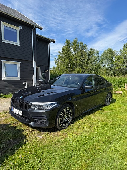 BMW 530e 2 of 5